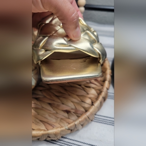 Marc Fisher Brizo Sandal GOLD EUC - Picture 8 of 11